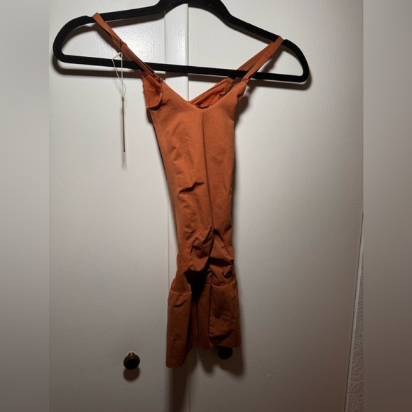 SKIMS Everyday Sculpt Mid Thigh Bodysuit Bronze Size XXS NWT - Picture 4 of 7